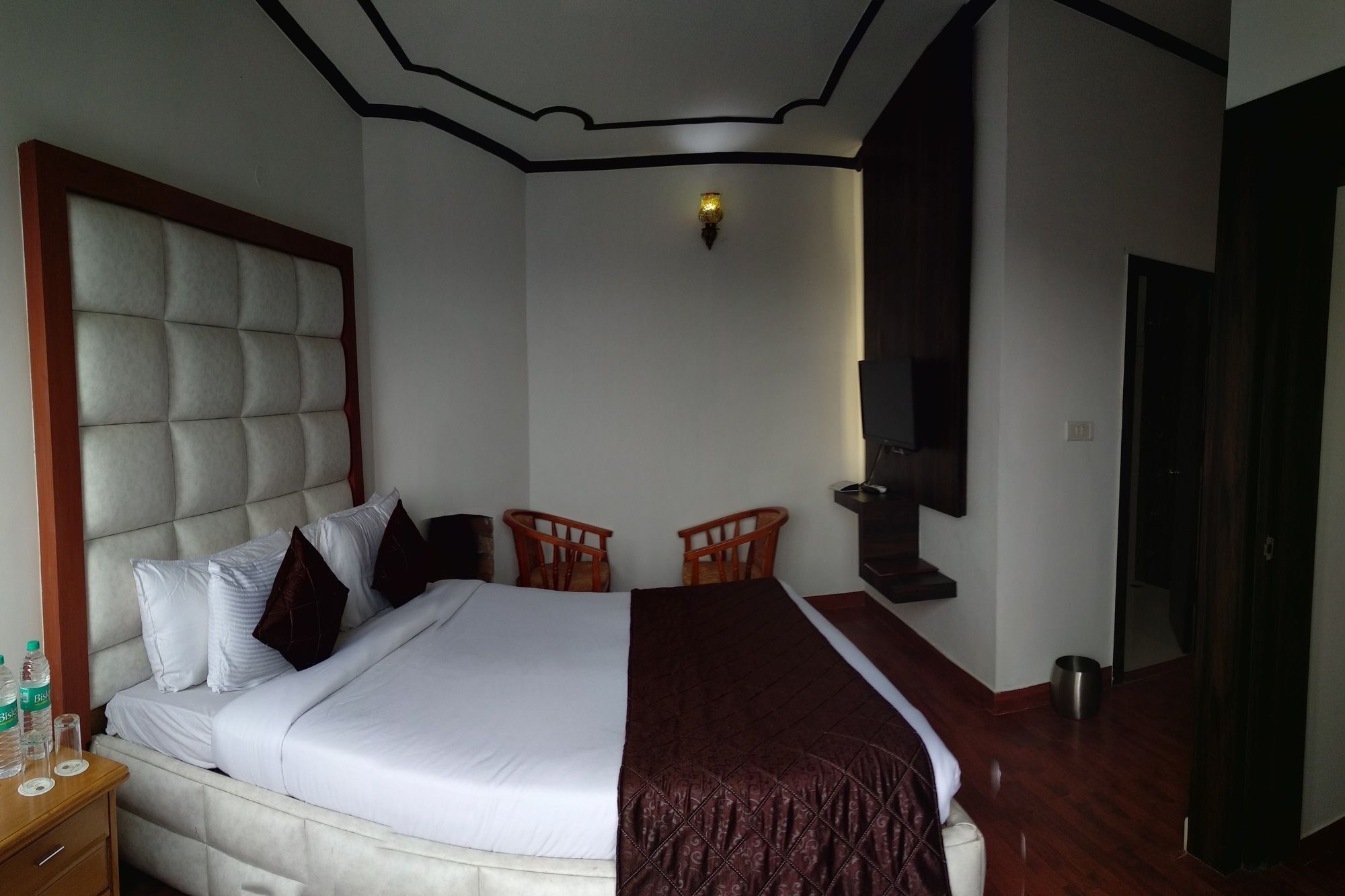 The Swiss Village Resort Nainital Buitenkant foto