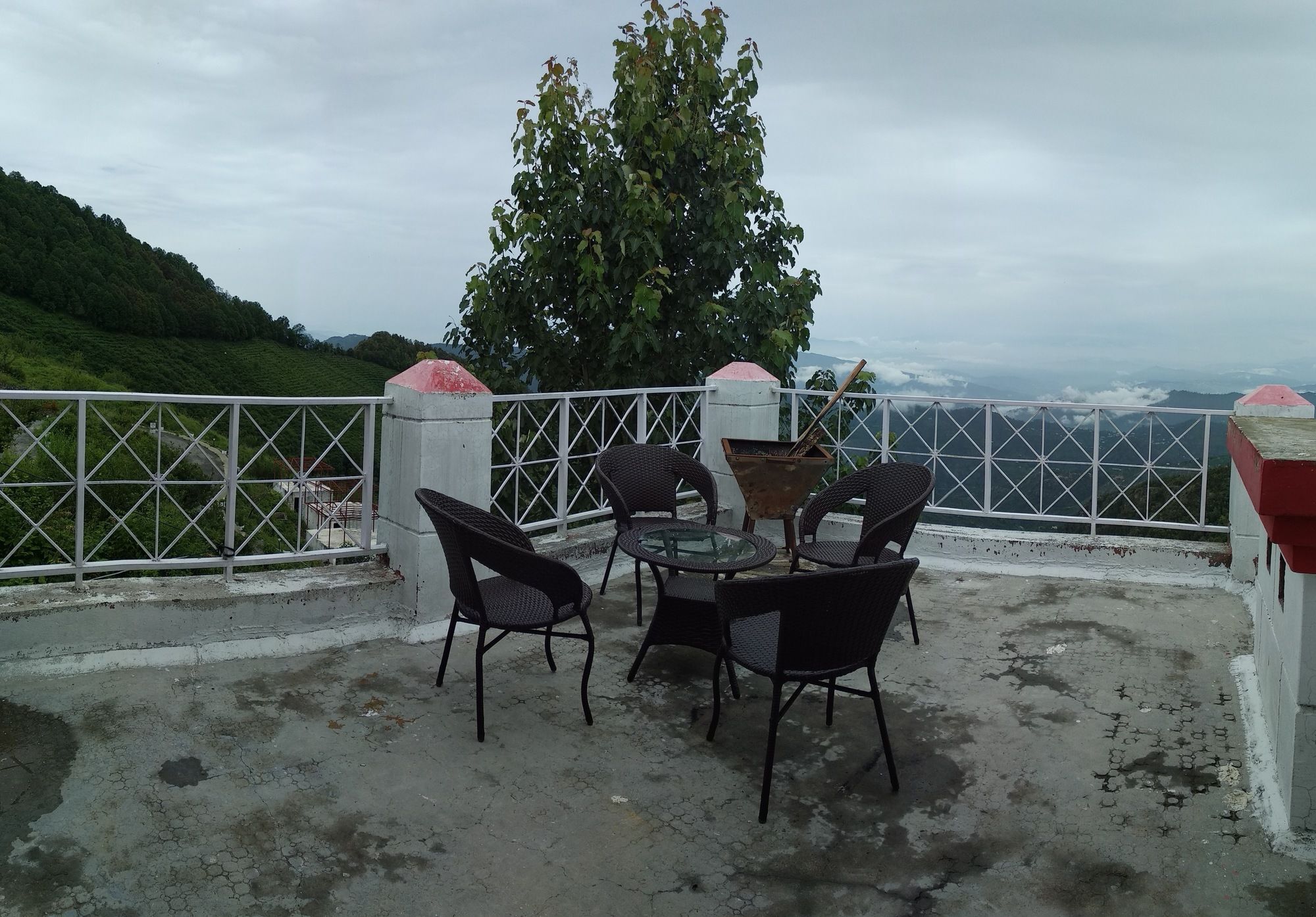 The Swiss Village Resort Nainital Buitenkant foto