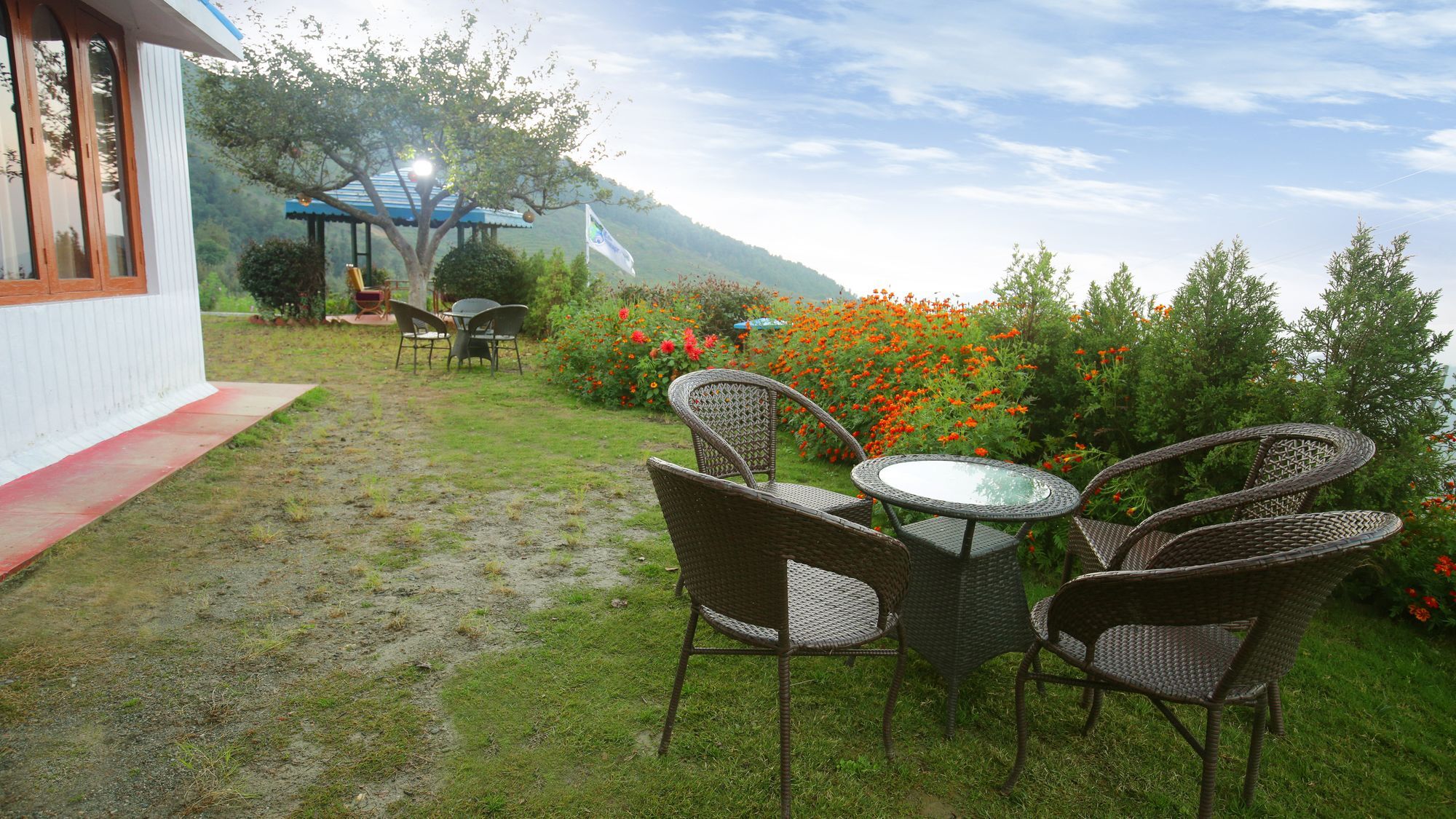The Swiss Village Resort Nainital Buitenkant foto