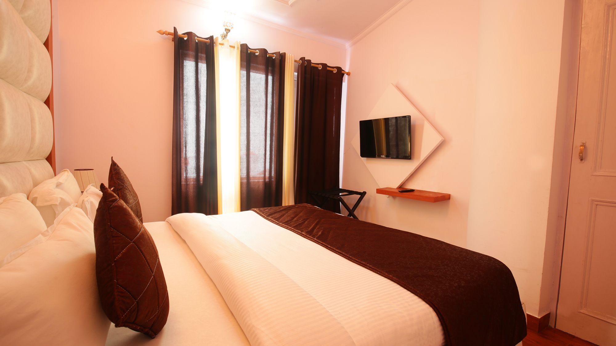 The Swiss Village Resort Nainital Buitenkant foto