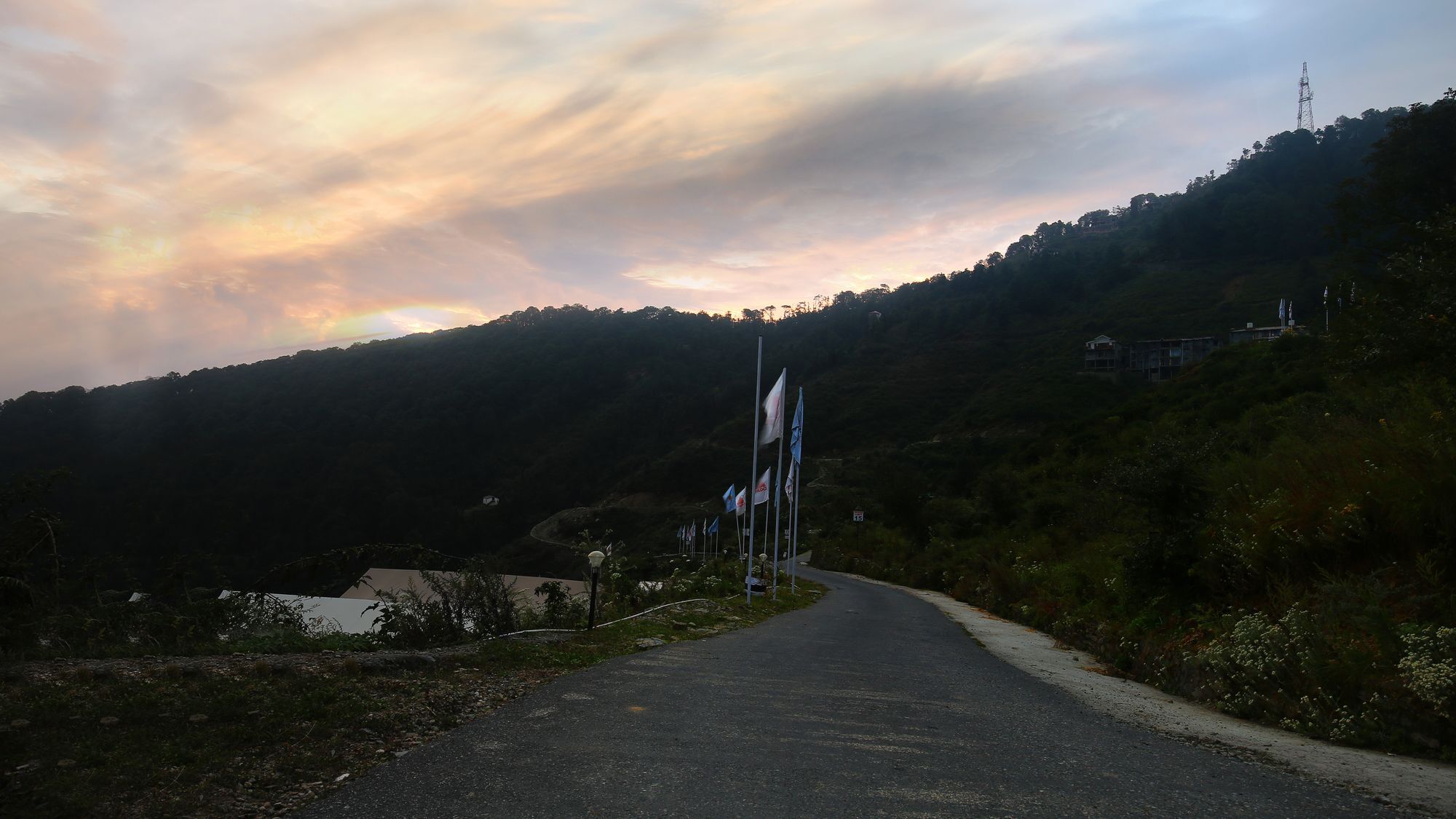 The Swiss Village Resort Nainital Buitenkant foto
