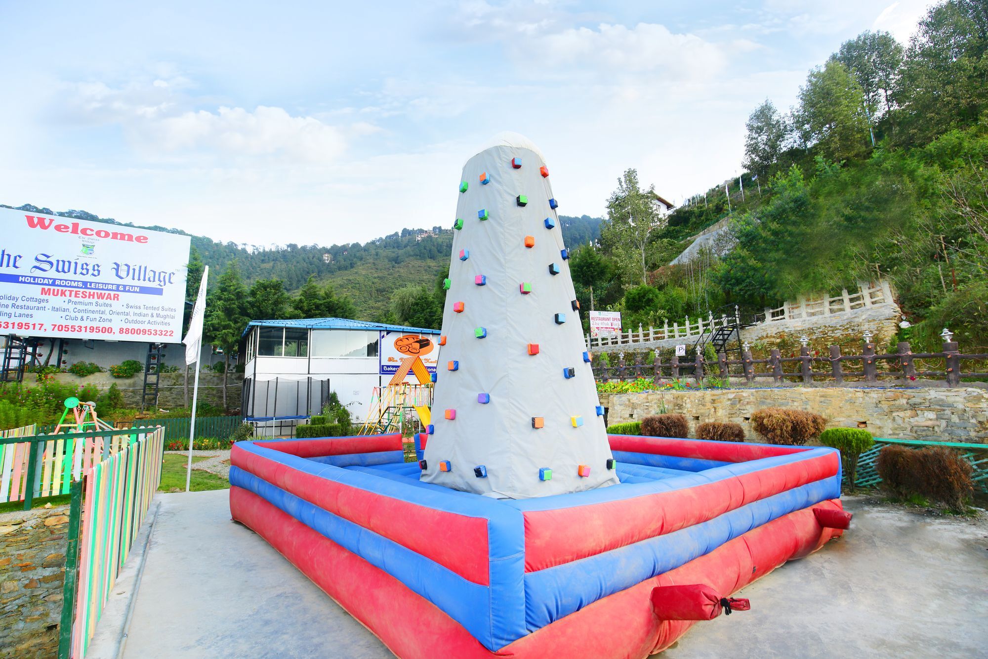 The Swiss Village Resort Nainital Buitenkant foto