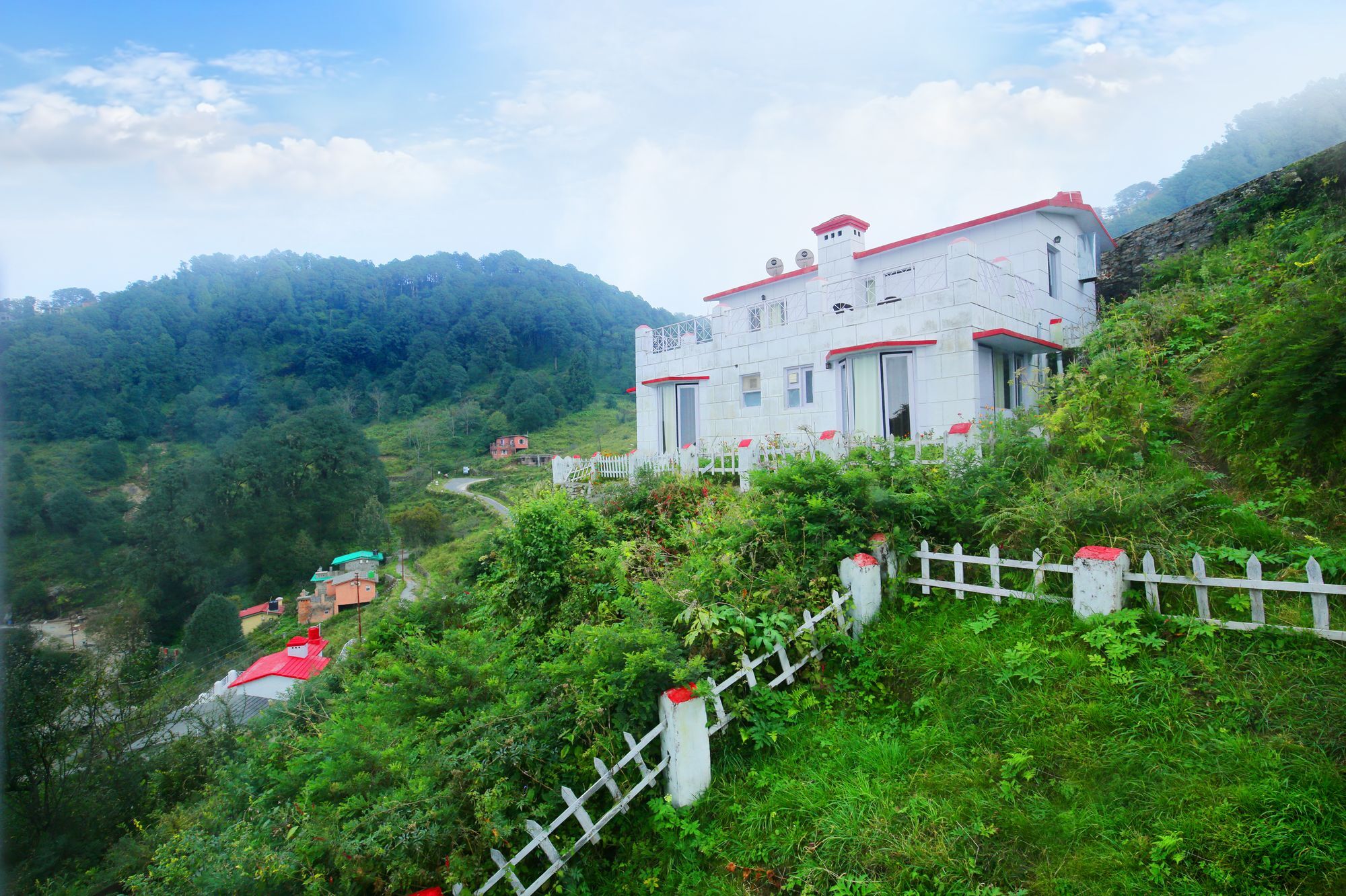 The Swiss Village Resort Nainital Buitenkant foto